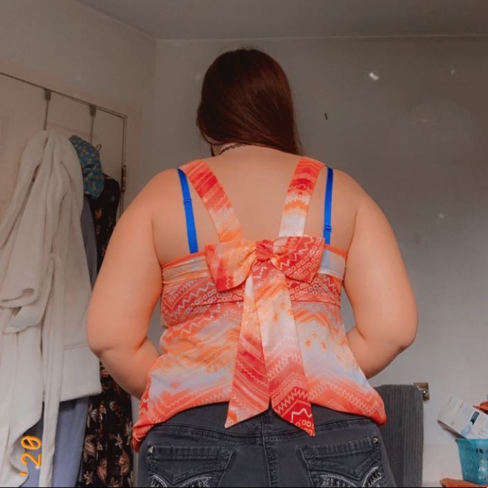 Cute bright tank top with bow 💕